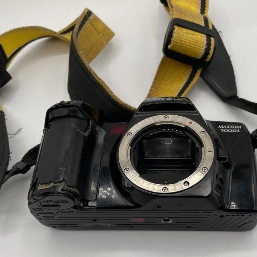 Minolta Maxxum SLR 35mm Camera 7000i ~With Nice Custom Strap
